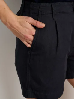 Sale Alex Mill Pleated Shorts In Twill Washed Black